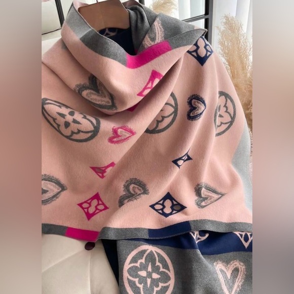 Luxe Comfy Alphabets Abstract Heart Print Wrap Scarf Shawl - Picture 3 of 9